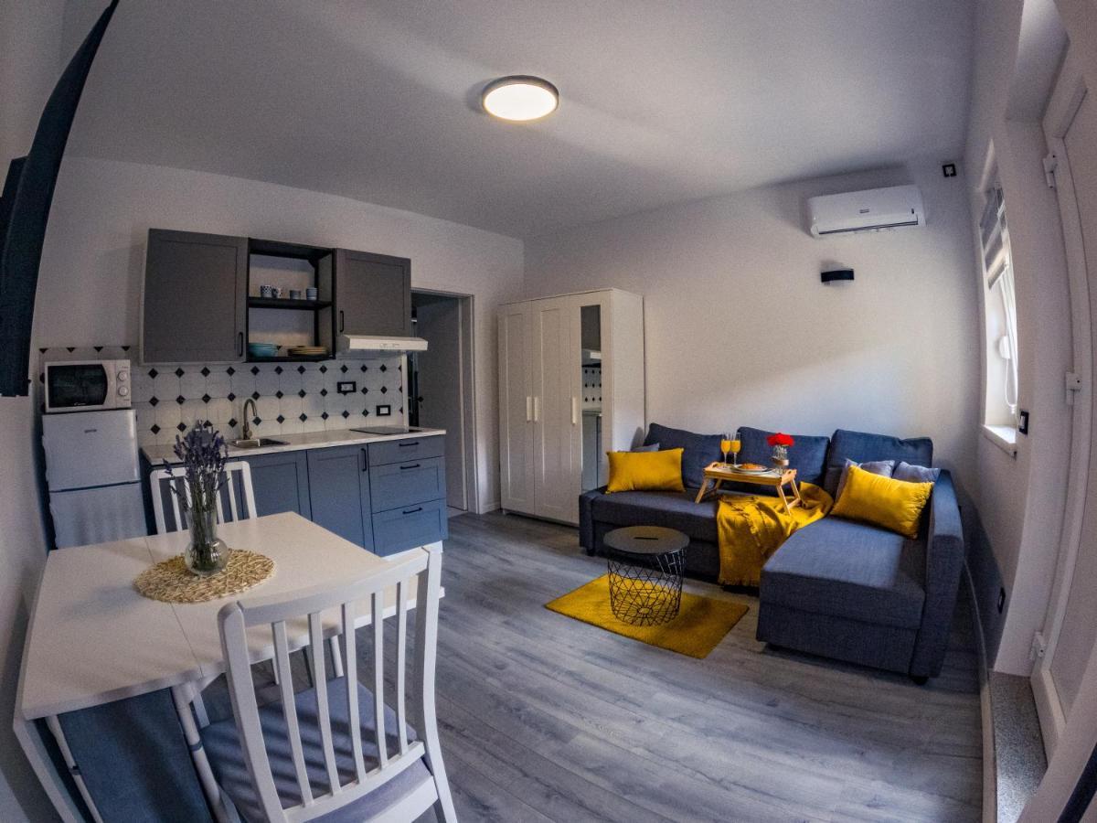 Apartment Deluxe And 