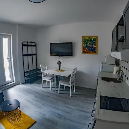 Deluxe Apartment And Studio 