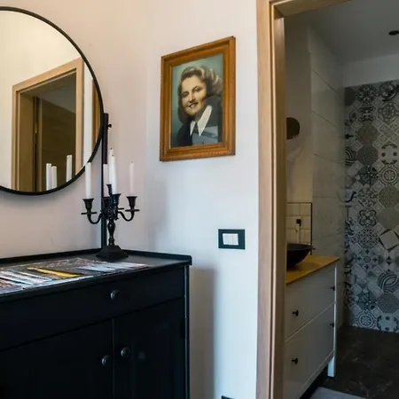 Deluxe Apartment And Studio 