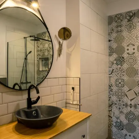 Deluxe Apartment And Studio 