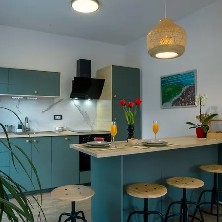 Deluxe Apartment And Studio 