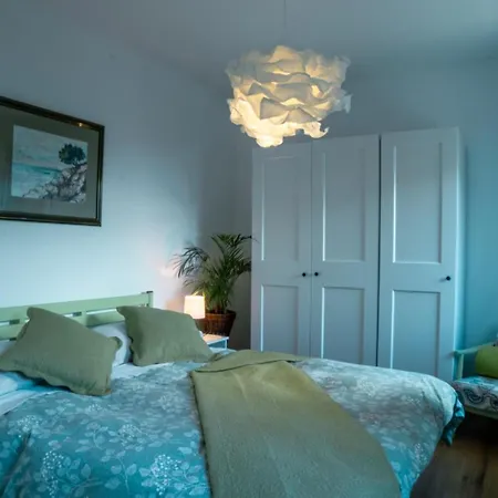 Deluxe Apartment And Studio 